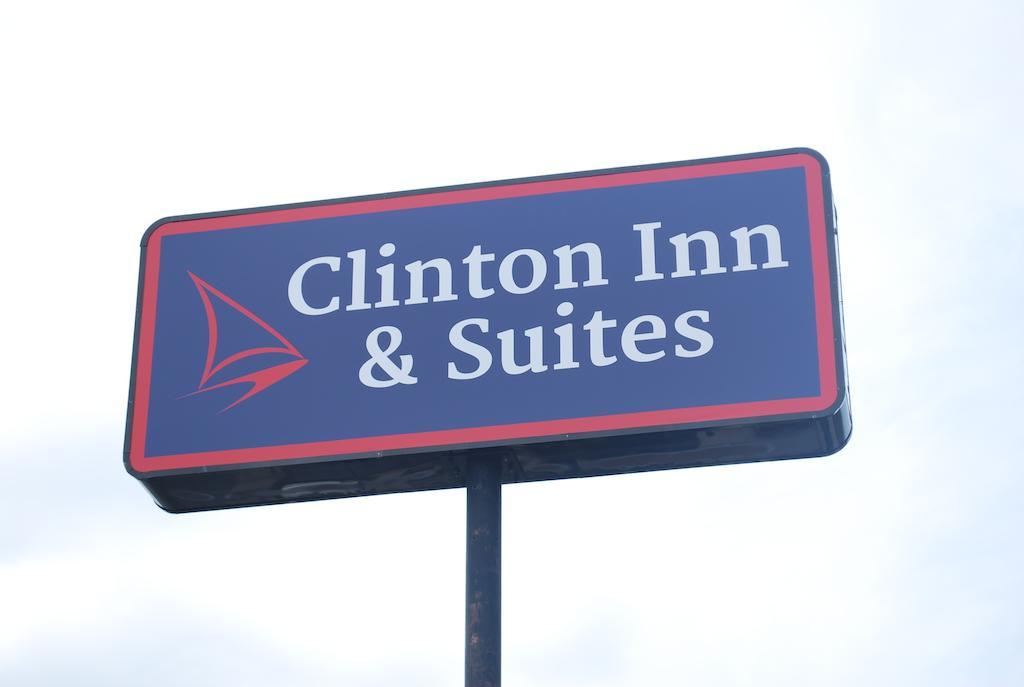 Clinton Inn & Suites Port Clinton Buitenkant foto