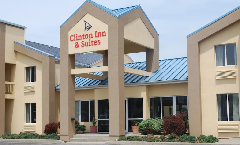 Clinton Inn & Suites Port Clinton Buitenkant foto