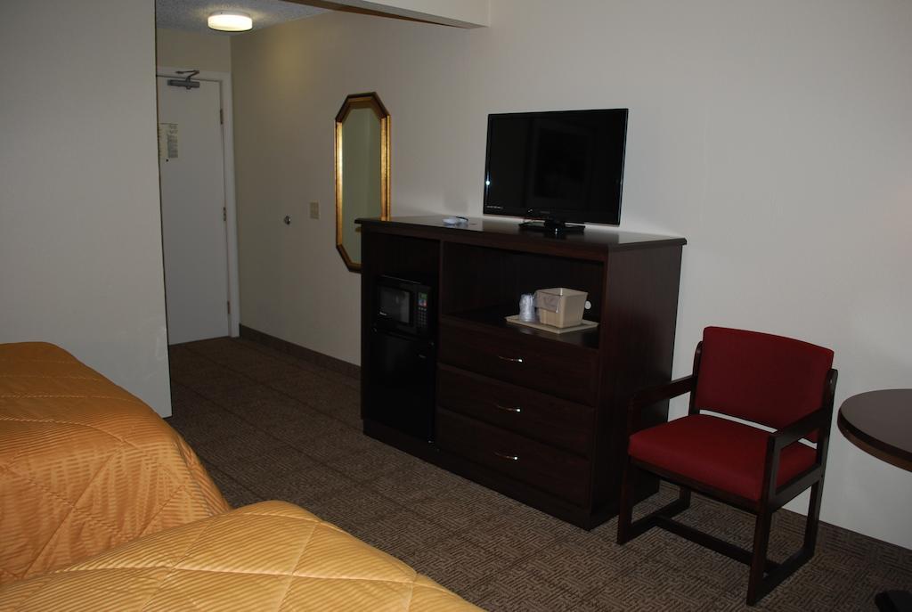 Clinton Inn & Suites Port Clinton Kamer foto